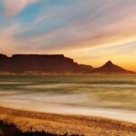 5 lugares donde se juntan dos mares u océanos y puedes ver la línea de unión »